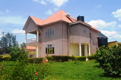 A HOUSE OF 7 SELF CONTAINED BEDROOMS FOR SALE AT GACURIRO